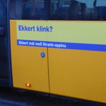 From context and my limited Icelandic, I deduce that "klink" means coins